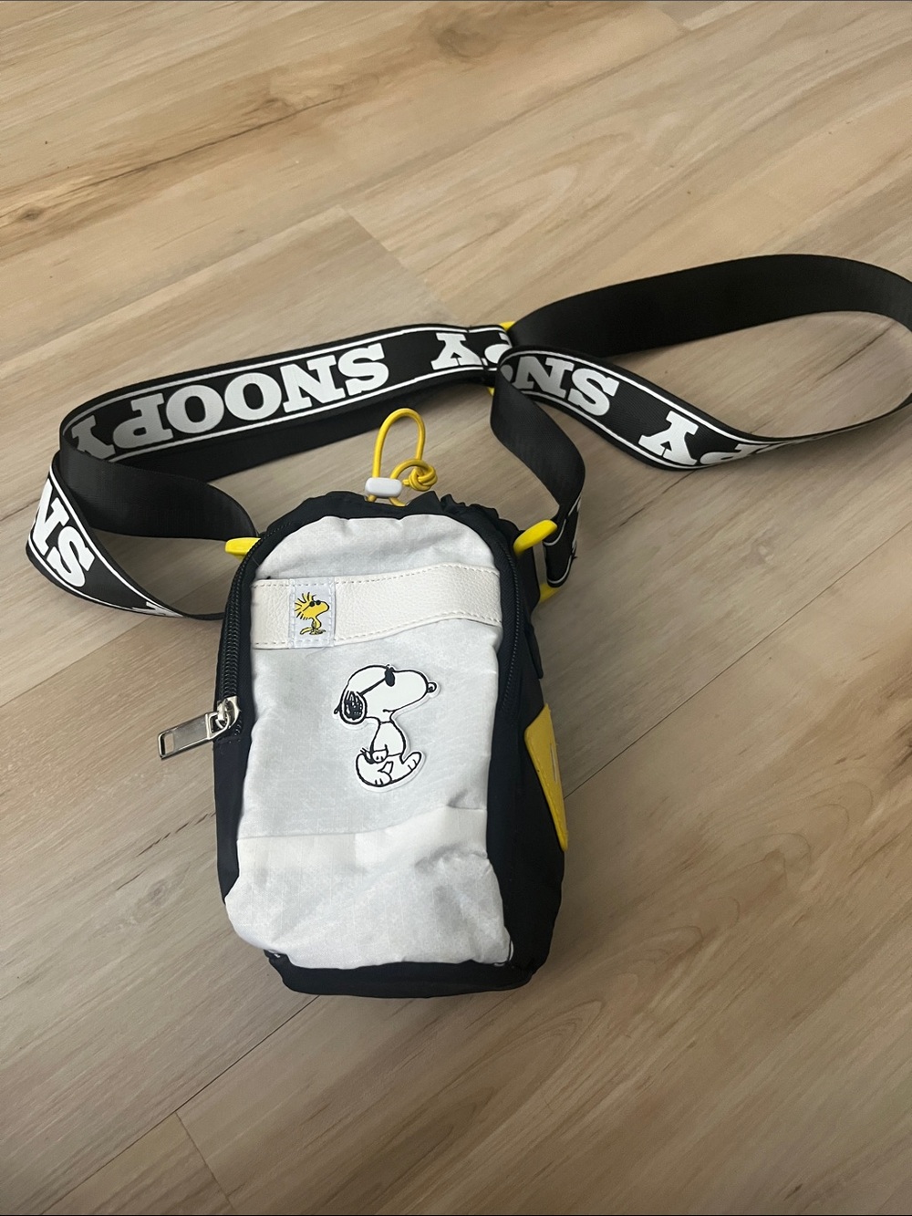 Boxlunch Snoopy crossbody water bottle bag